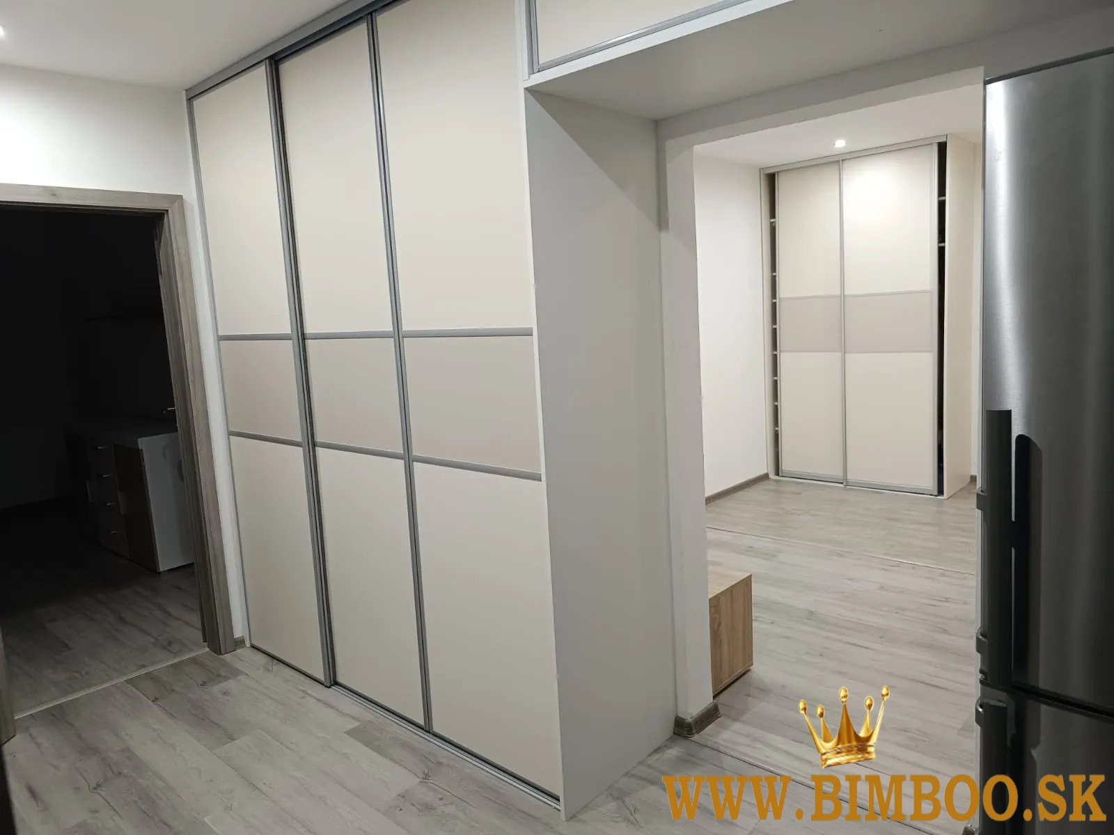  Prenájom zariadeného 3-izbového bytu s balkónom – Mesačná ulica