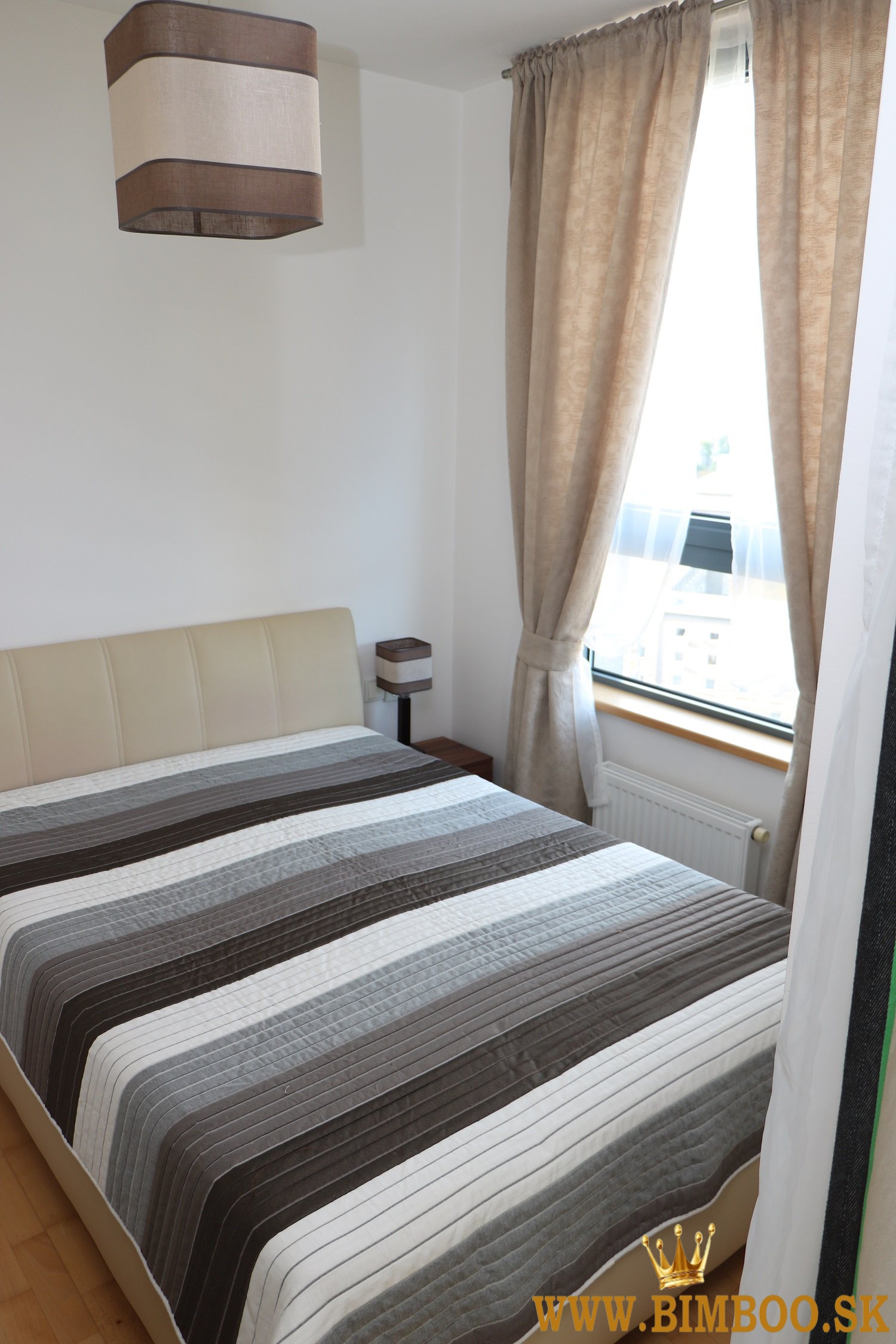  Prenájom zariadeného 3-izbového bytu s balkónom – Mesačná ulica