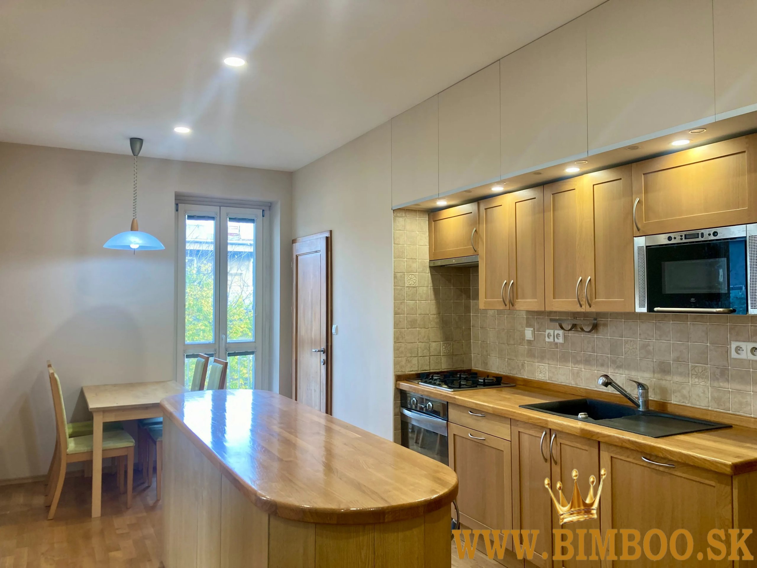 Prenájom 4-izbového bytu v centre – Šoltésovej ulica (