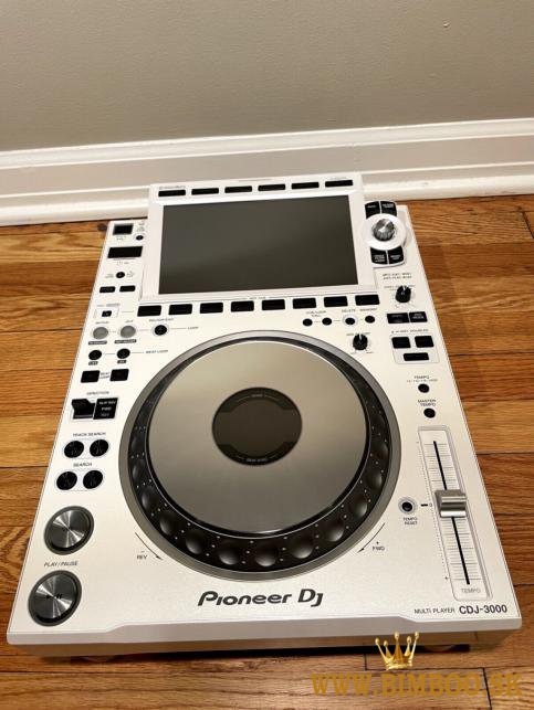 2x Pioneer DJ CDJ-3000-W + 1x DJM-900NXS2-W, Pioneer DJ DJM-V10-LF, Pioneer DJM-A9, Pioneer CDJ-Tour