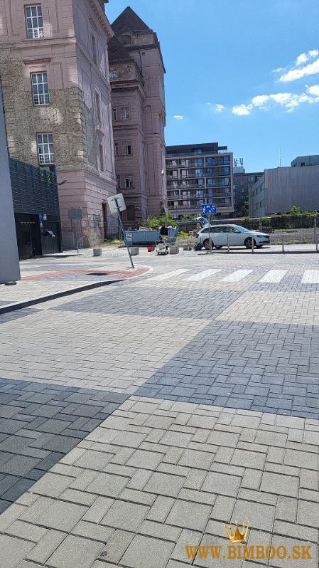 Prenajmem garážové státie, Trnavské mýto - Jégeho ulica 8/C, BA-Ružinov . Cena 90€/mes.  V prípade a
