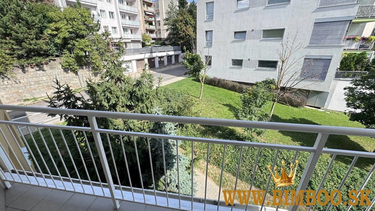 Prenájom 4-izbového bytu na Drotárskej ceste  Ponúkame na prenájom priestranný 4-izbový byt vo výbor