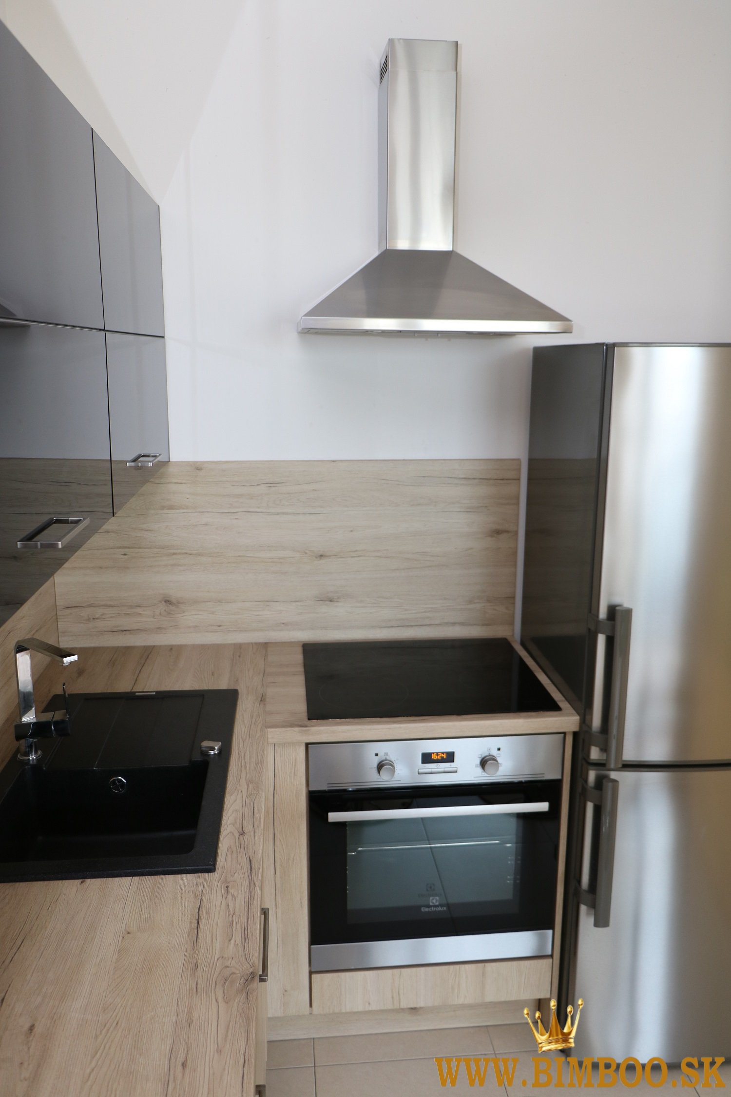  Prenájom zariadeného 3-izbového bytu s balkónom – Mesačná ulica