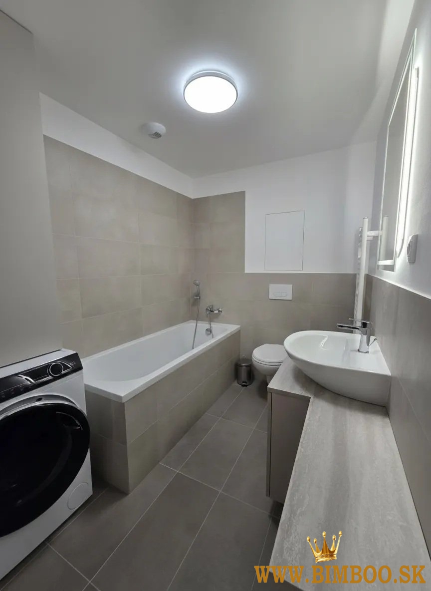 Prenájom: 3-izbový byt – Belinského