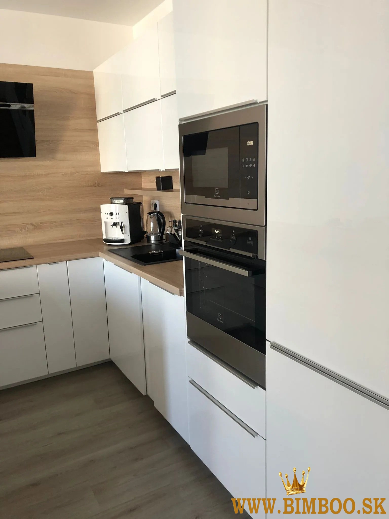  Prenájom 2-izbového apartmánu s balkónom a parkovacím miestom – Závodu Matador, 