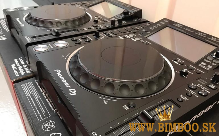 2x Pioneer DJ CDJ-3000-W + 1x DJM-900NXS2-W, Pioneer DJ DJM-V10-LF, Pioneer DJM-A9, Pioneer CDJ-Tour