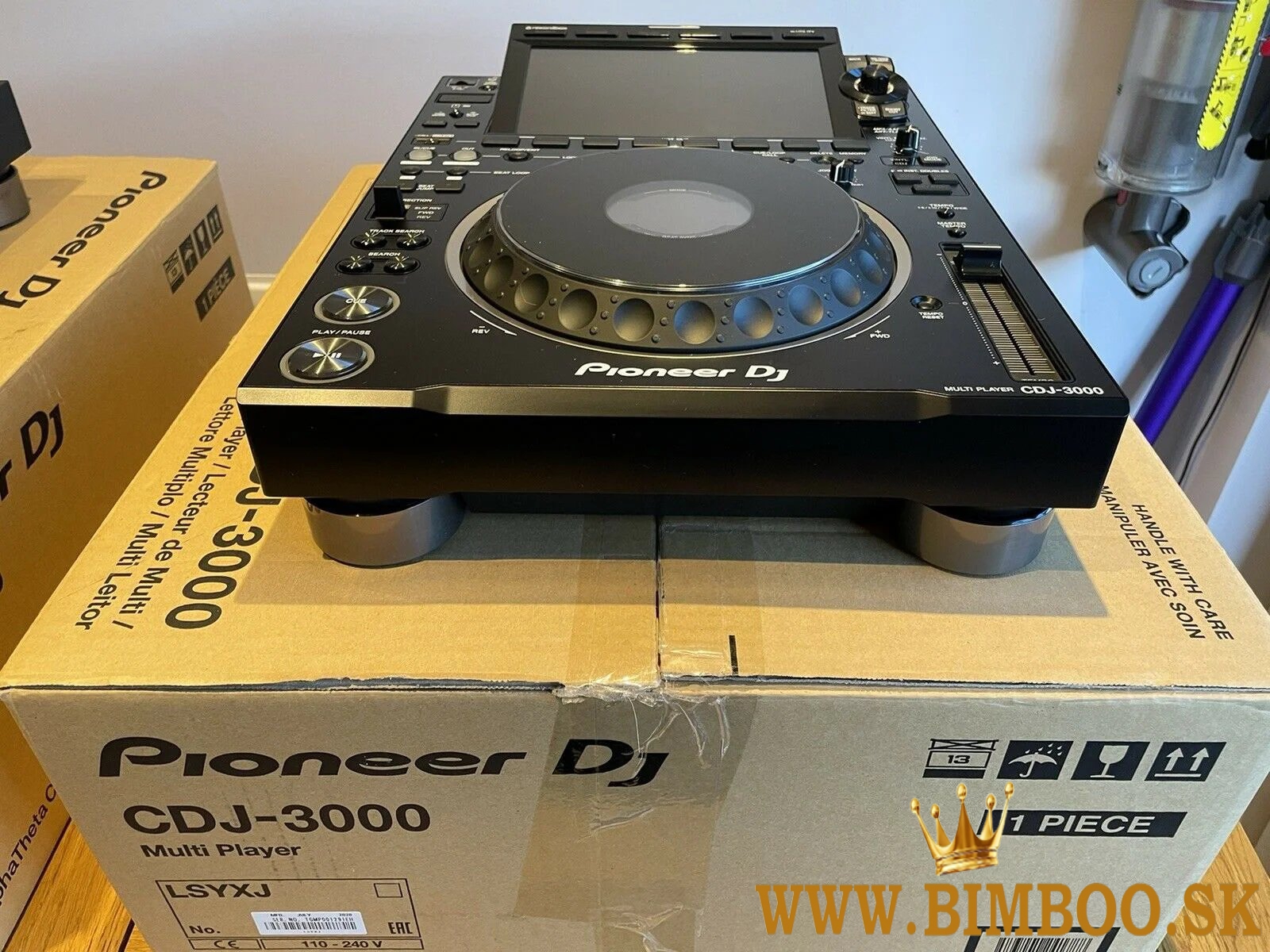 2x Pioneer DJ CDJ-3000-W + 1x DJM-900NXS2-W, Pioneer DJ DJM-V10-LF, Pioneer DJM-A9, Pioneer CDJ-Tour
