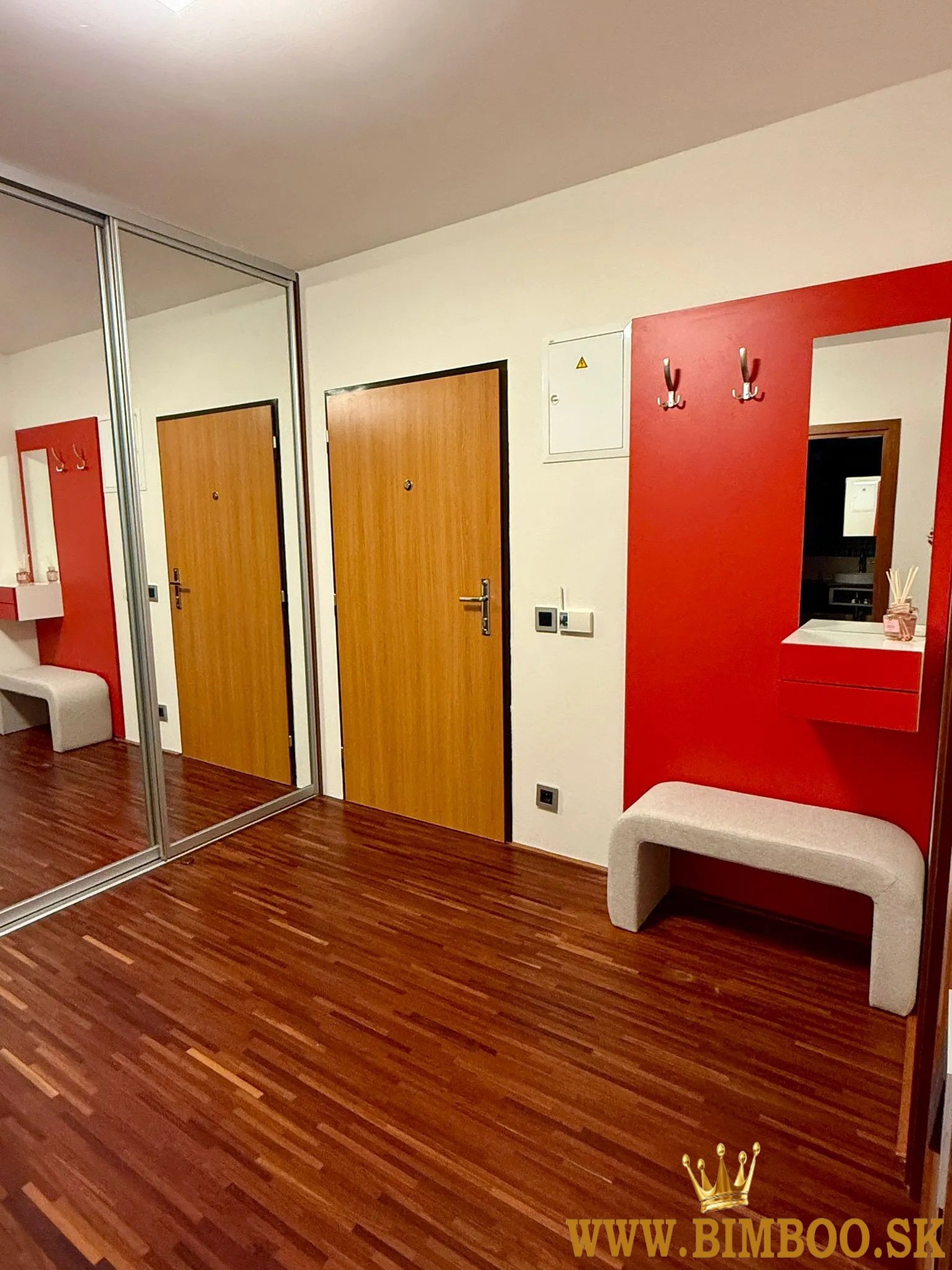 Prenájom luxusného 3-izbového bytu s loggiou a parkovaním 