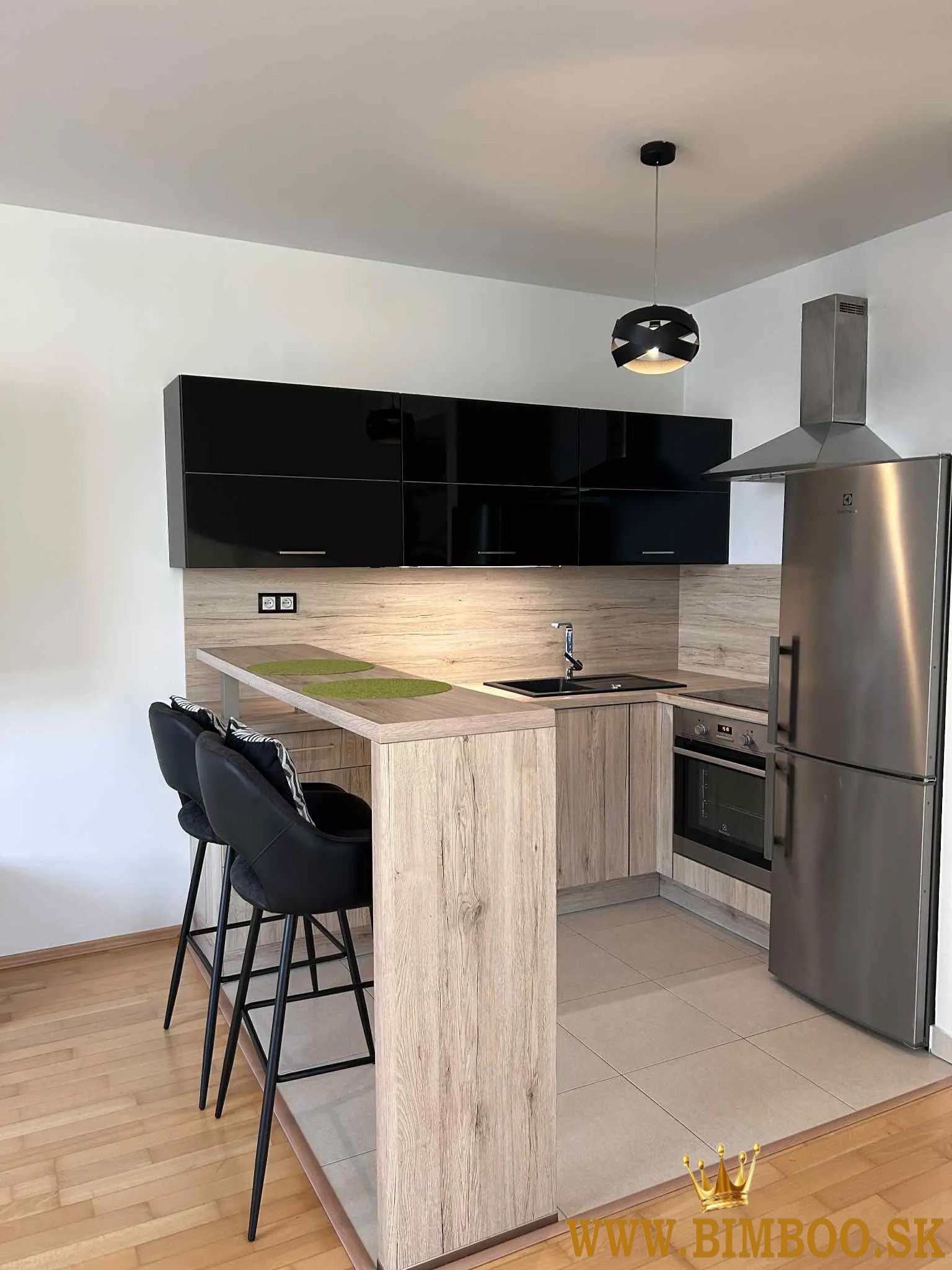  ZĽAVA 100 € na prvý mesiac nájmu! Prenájom štýlového 2-izbového