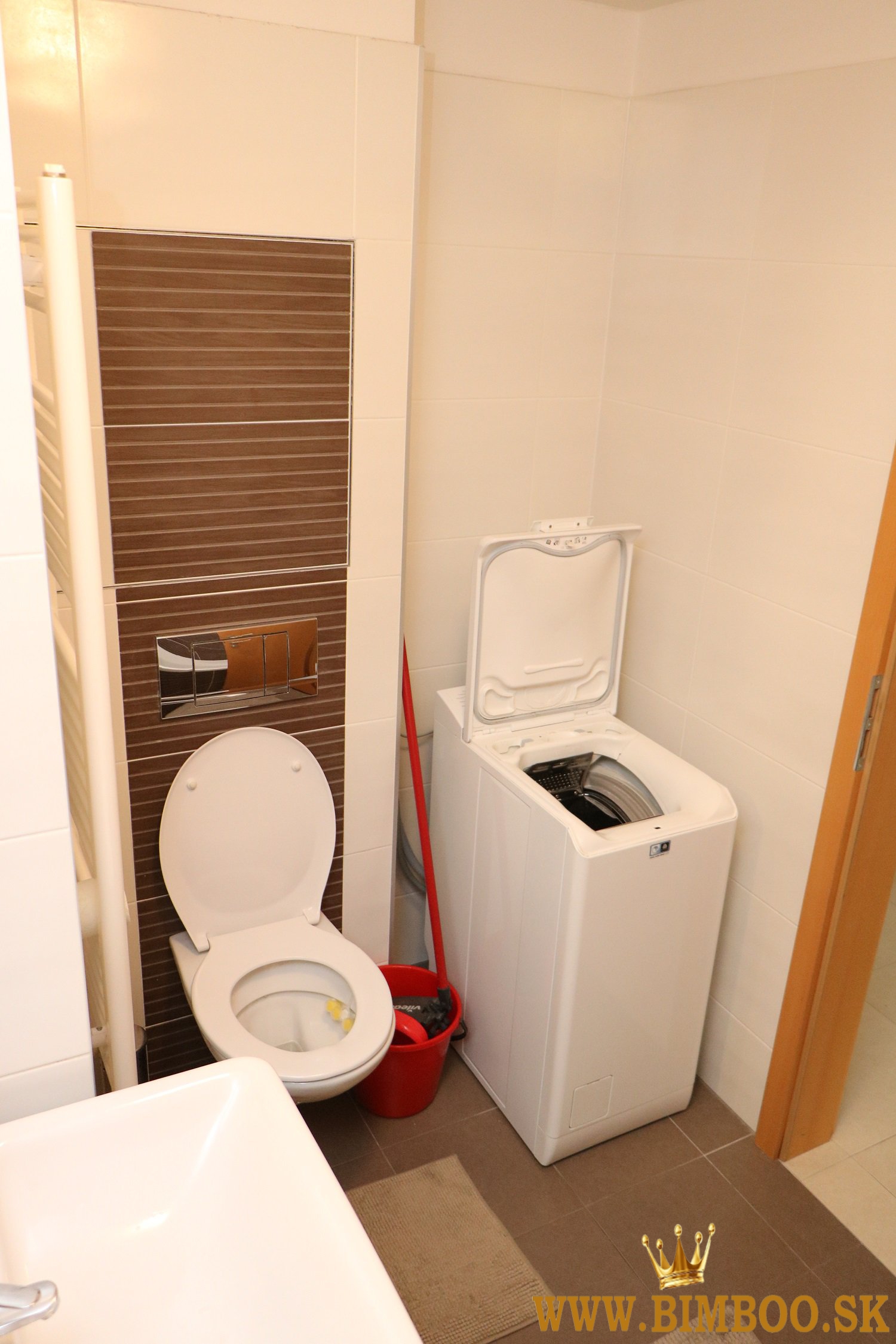  Prenájom zariadeného 3-izbového bytu s balkónom – Mesačná ulica