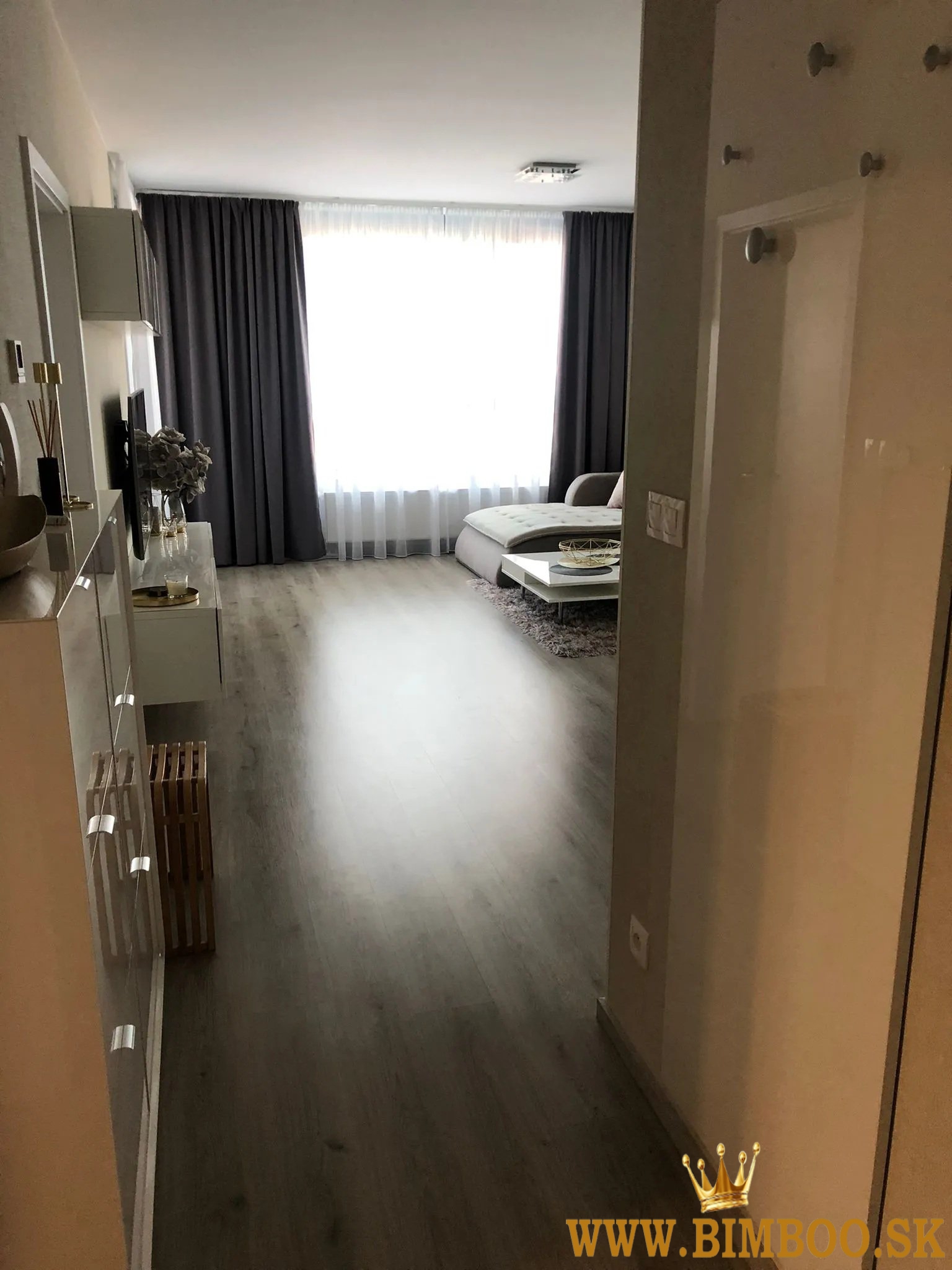  Prenájom 2-izbového apartmánu s balkónom a parkovacím miestom – Závodu Matador, 