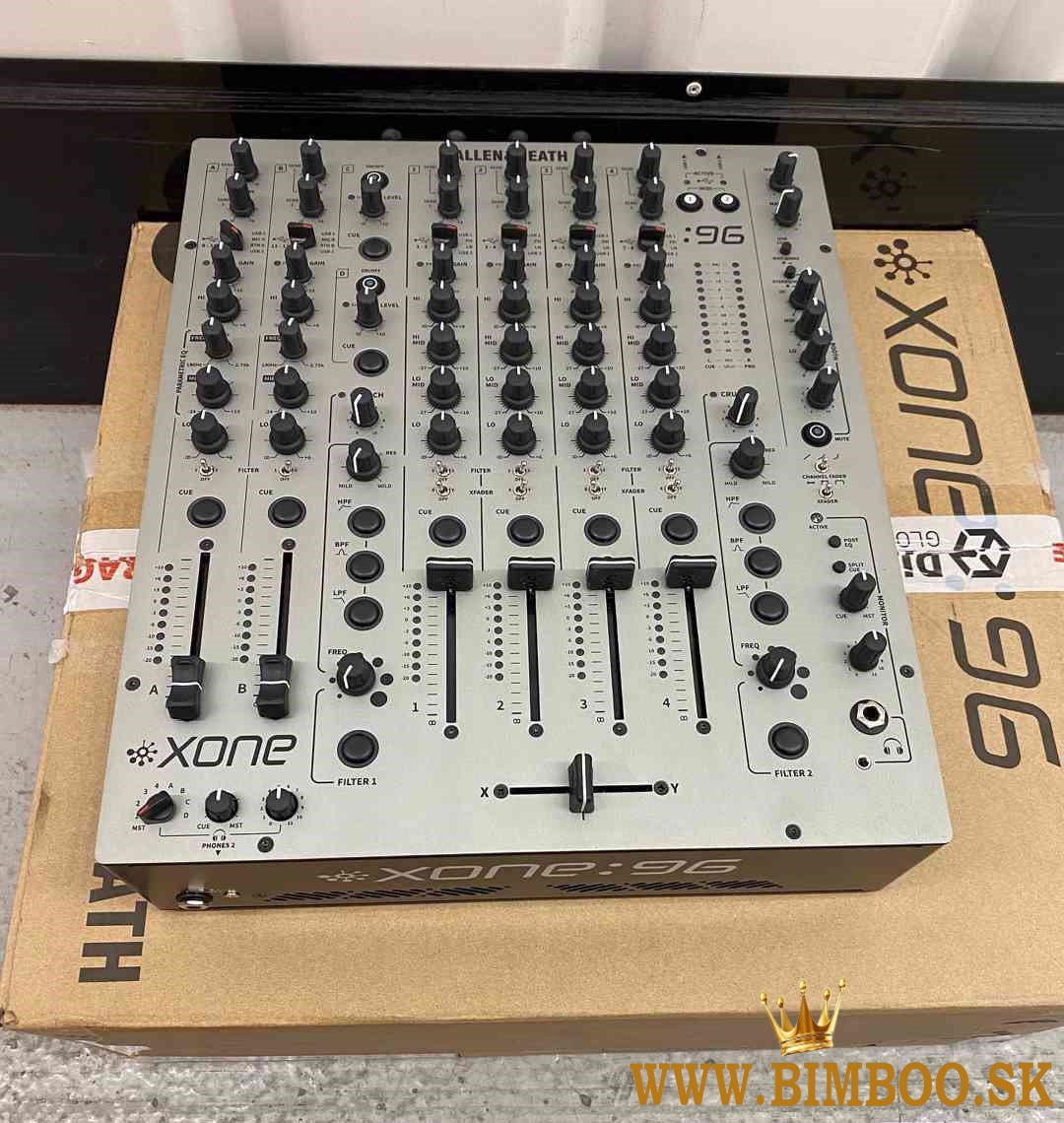 PLAYdifferently MODEL 1, Allen & Heath XONE 96 DJ mixážní pult, Denon DJ X1800 Prime, Denon SC6000M