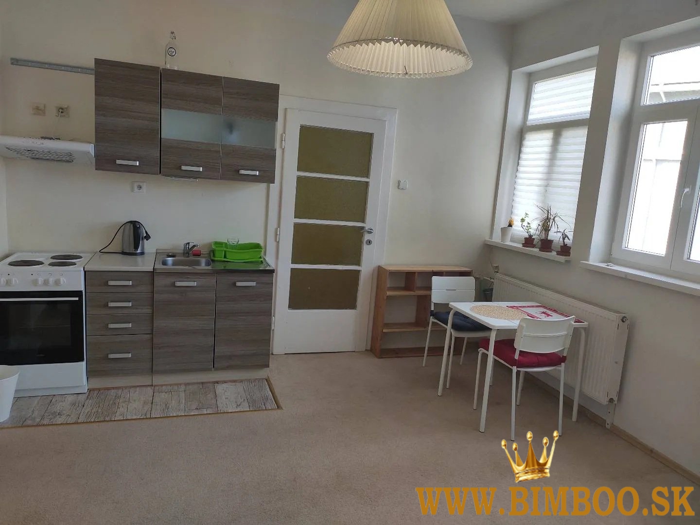 Ponúkame na prenájom svetlý 1 -izbový byt (40 m²) na Pražskej ulici 