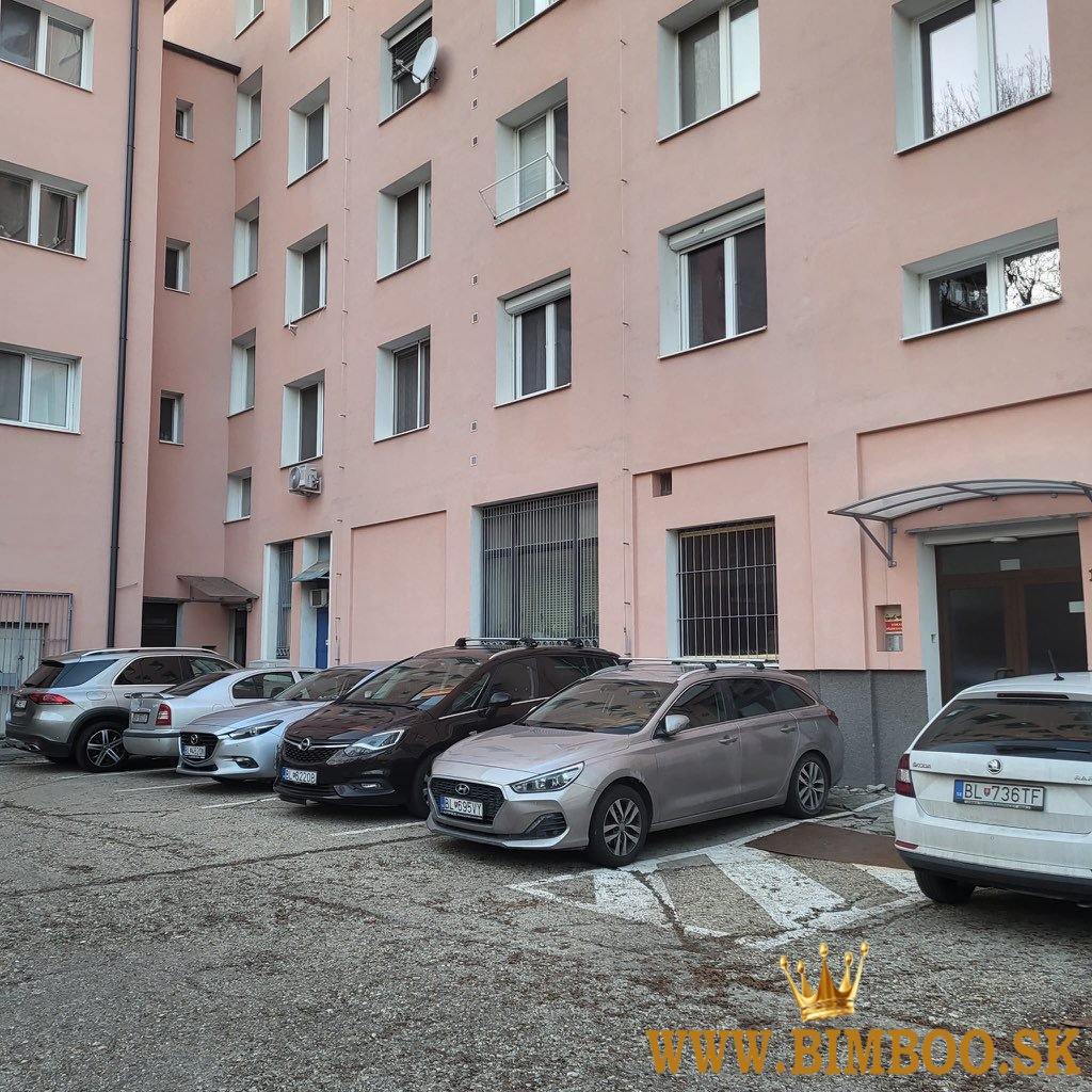 Prenájom 3 izbového bytu na Košickej ulica 