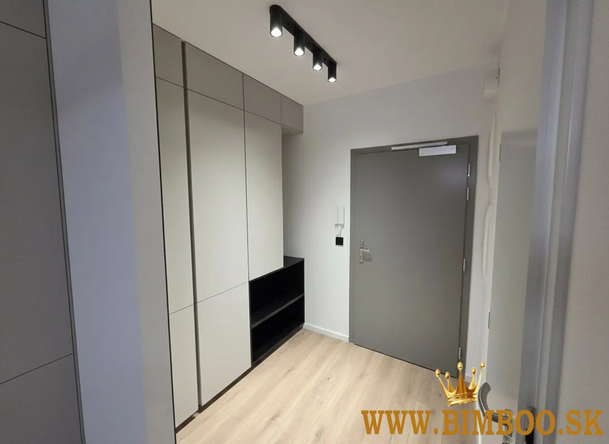 Prenájom: 3-izbový byt – Belinského