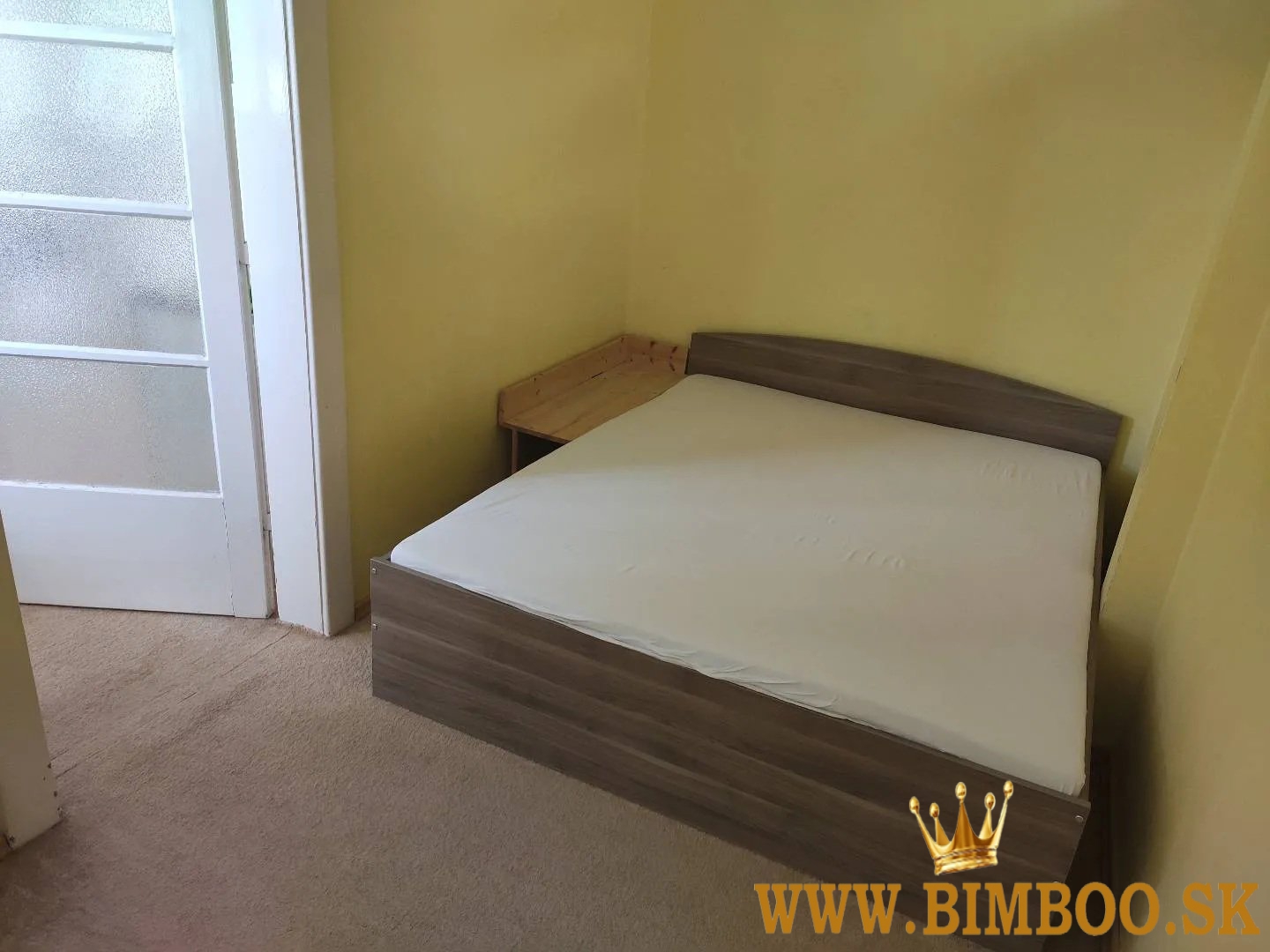 Ponúkame na prenájom svetlý 1 -izbový byt (40 m²) na Pražskej ulici 