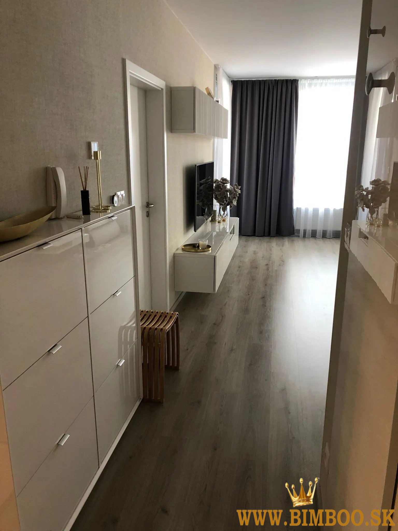  Prenájom 2-izbového apartmánu s balkónom a parkovacím miestom – Závodu Matador, 