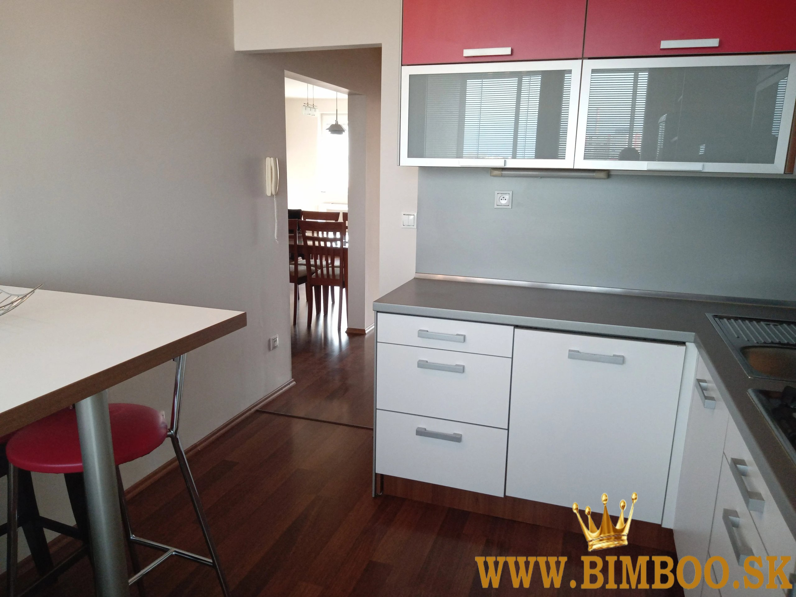 Prenájom 4-izbového bytu – Jiráskova ulica, Bratislava 