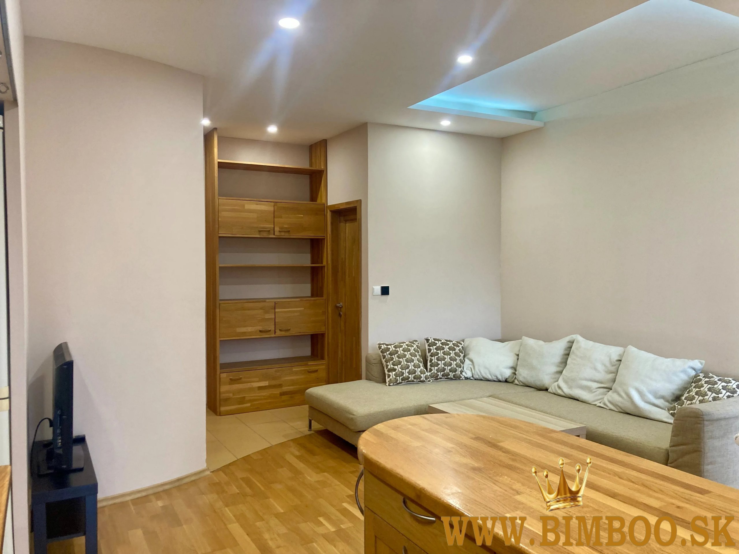 Prenájom 4-izbového bytu v centre – Šoltésovej ulica (