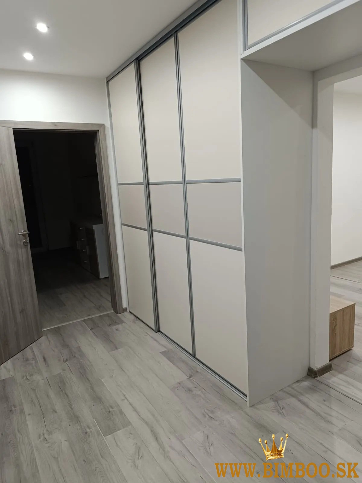 Prenájom: 3-izbový byt s loggiou – Šustekova, začiatok Petržalky 