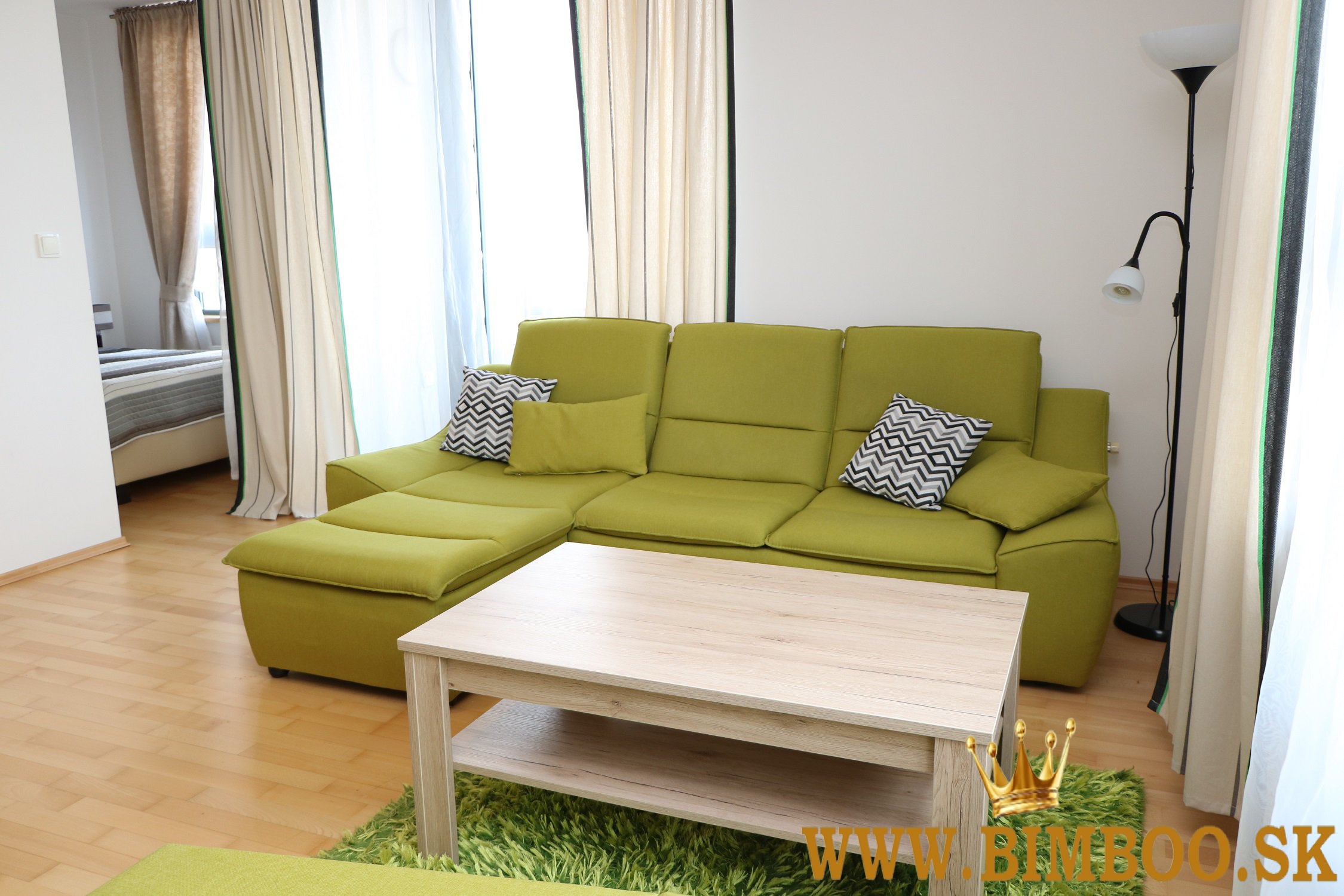 Prenájom luxusného 3-izbového bytu s loggiou a parkovaním 