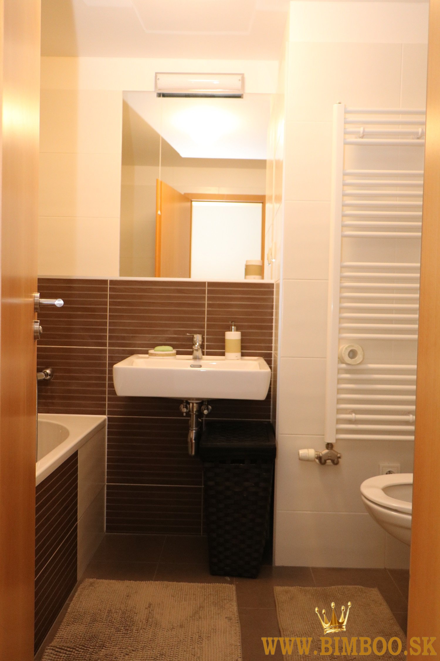  Prenájom zariadeného 3-izbového bytu s balkónom – Mesačná ulica