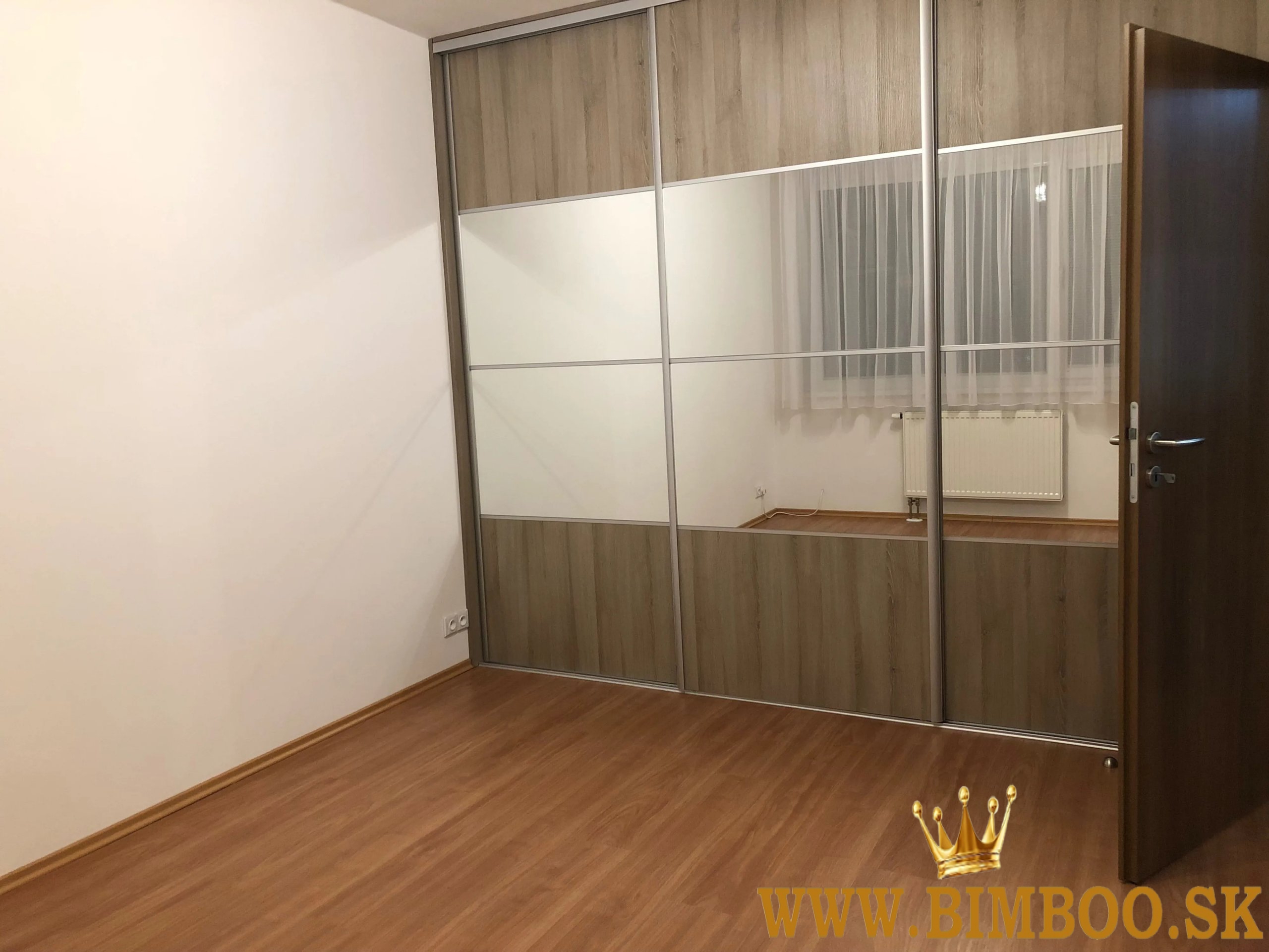 Prenájom: 3-izbový byt – Belinského