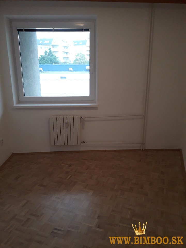 Prenájom 4-izbového bytu – Martinengova ul.,