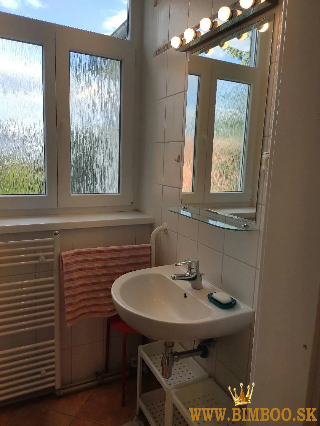 Ponúkame na prenájom svetlý 1 -izbový byt (40 m²) na Pražskej ulici 