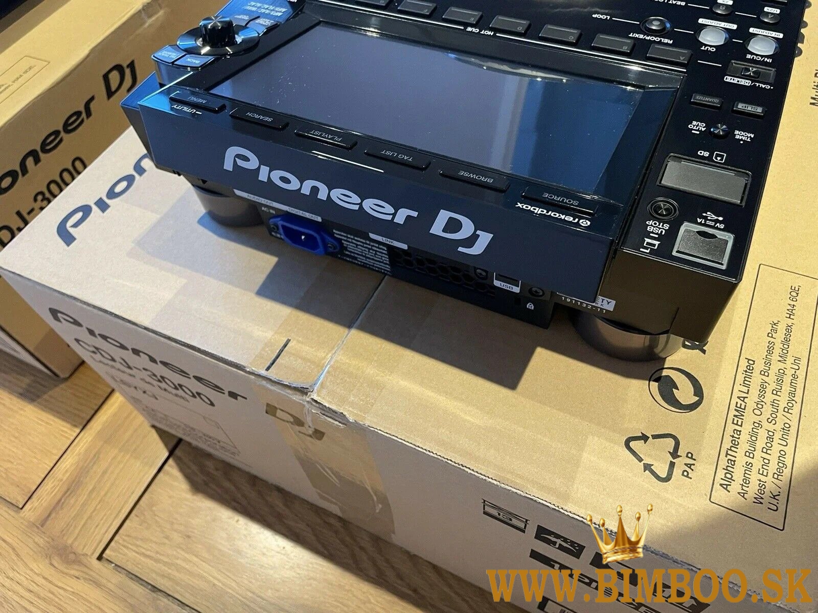 2x Pioneer DJ CDJ-3000-W + 1x DJM-900NXS2-W, Pioneer DJ DJM-V10-LF, Pioneer DJM-A9, Pioneer CDJ-Tour