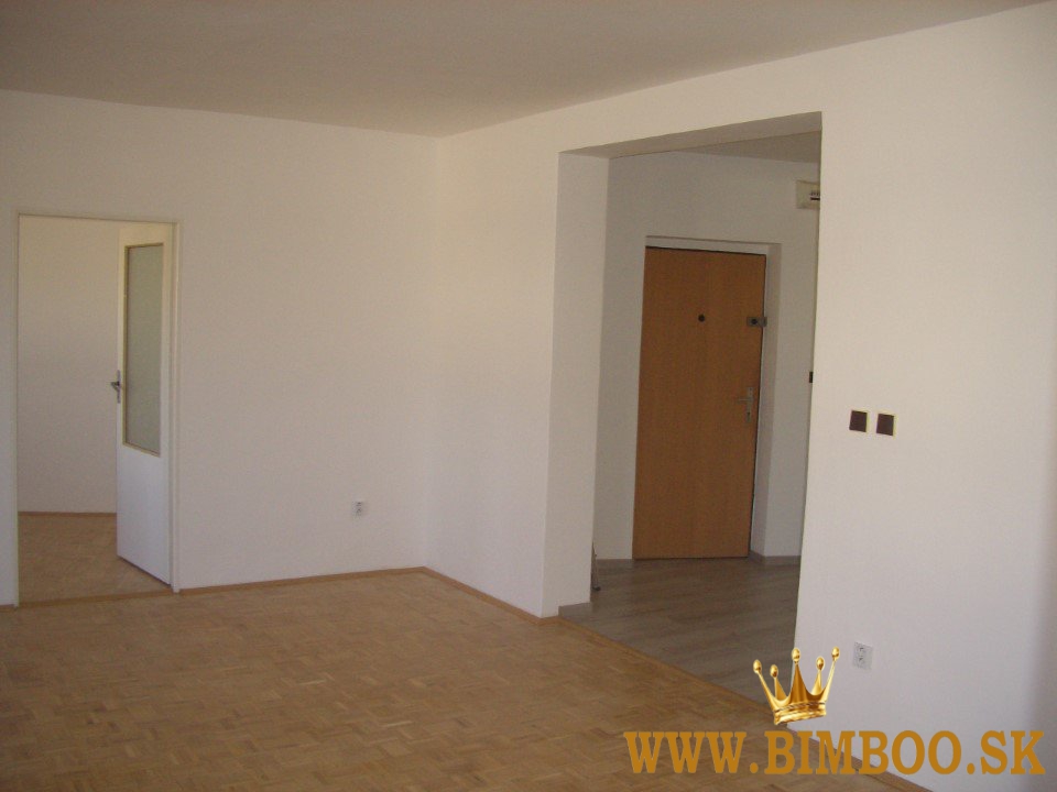 Prenájom 4-izbového bytu – Martinengova ul.,