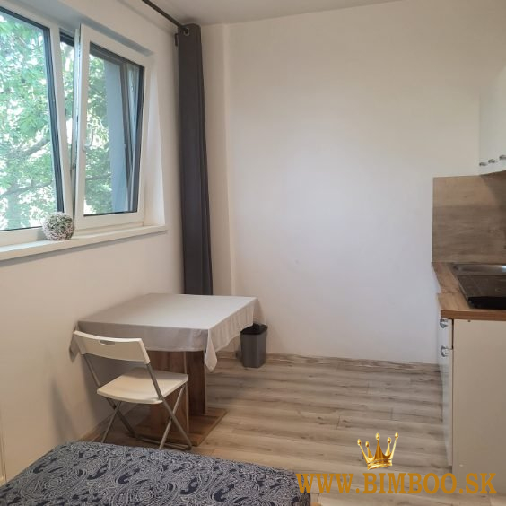  Prenájom moderného 1-izbového bytu – Bratislava, Vrakuňa (Hradská