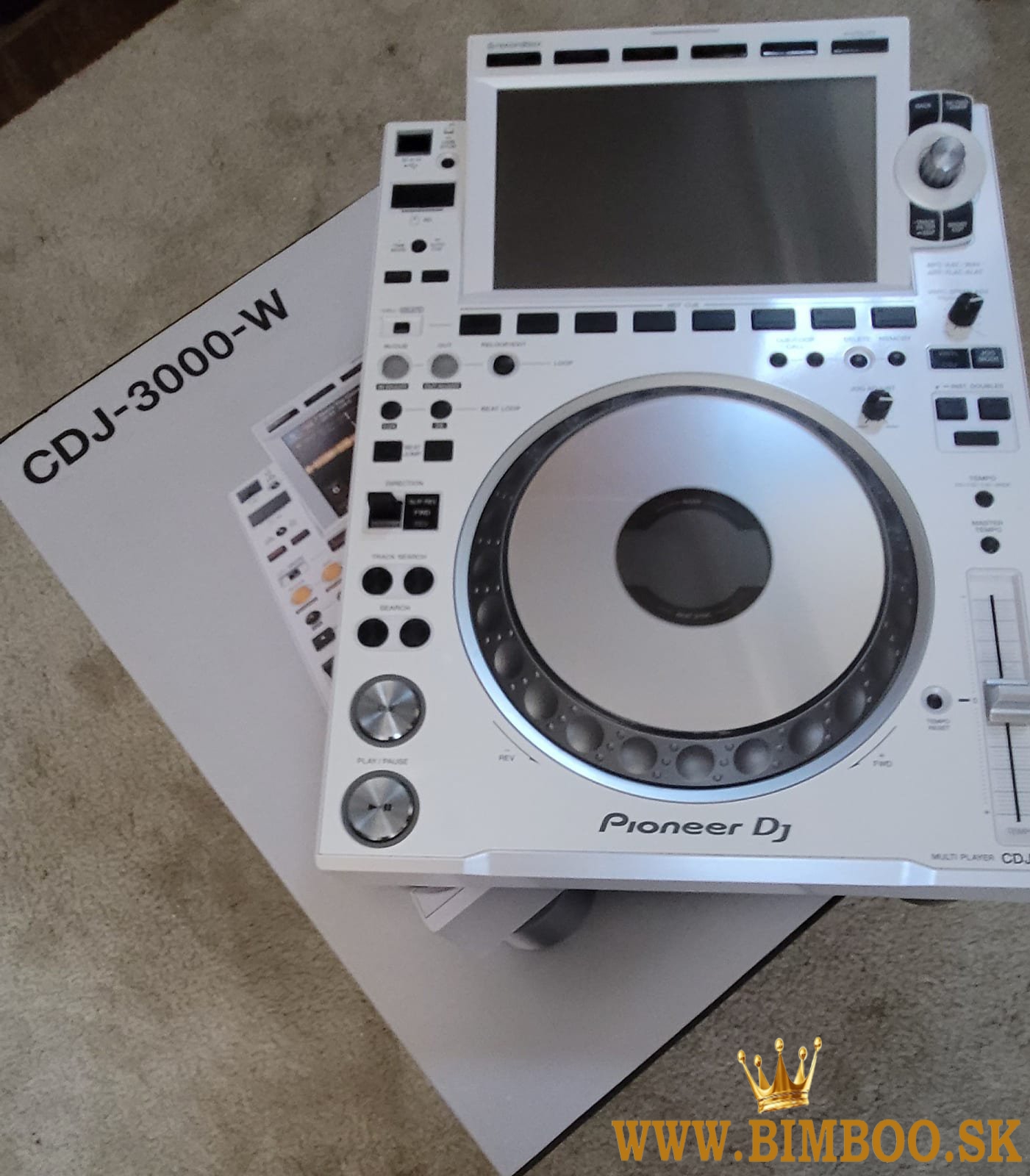 2x Pioneer DJ CDJ-3000-W + 1x DJM-900NXS2-W, Pioneer DJ DJM-V10-LF, Pioneer DJM-A9, Pioneer CDJ-Tour