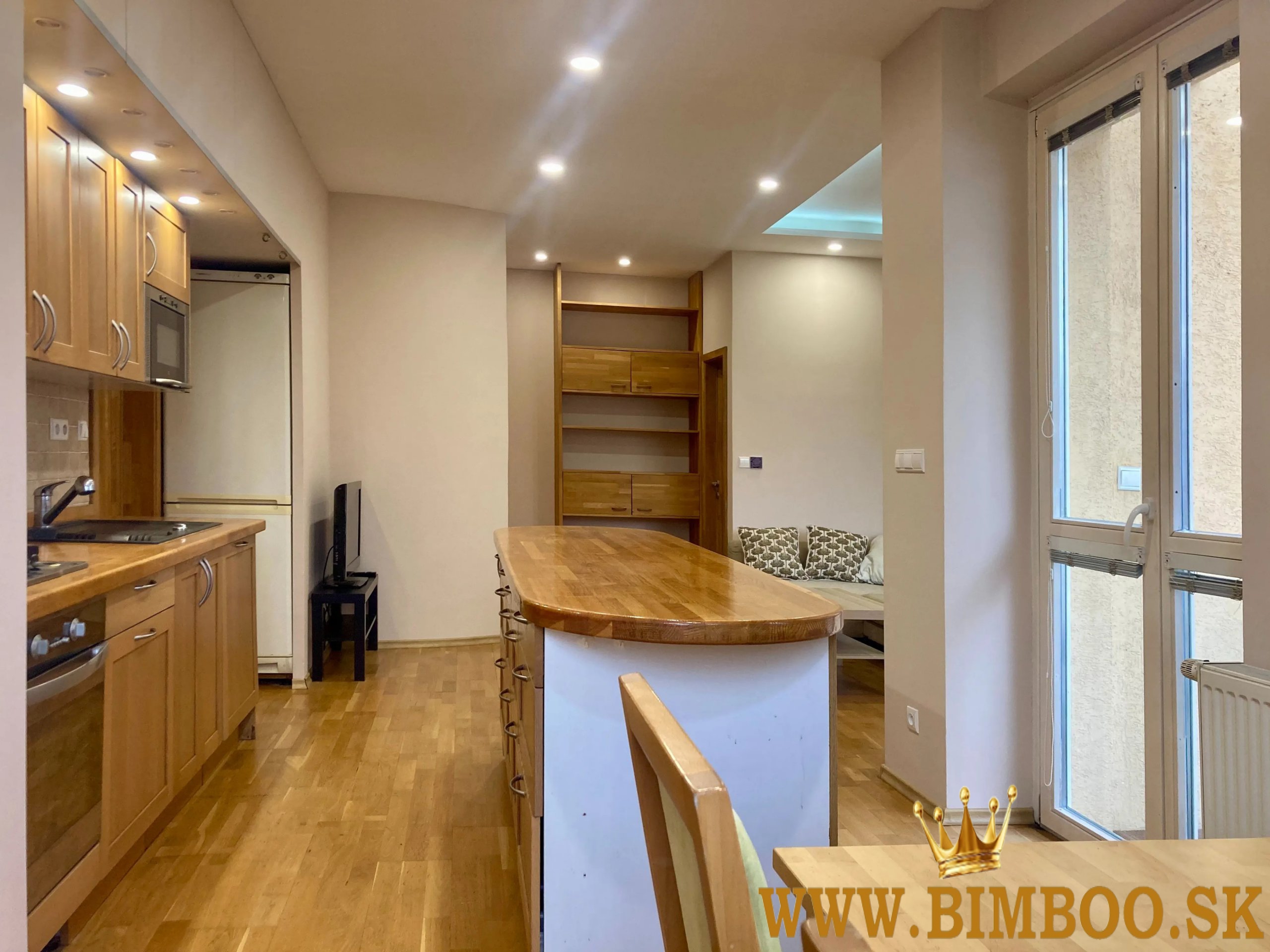 Prenájom 4-izbového bytu v centre – Šoltésovej ulica (