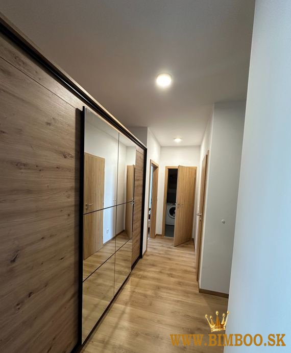 Exkluzívne Vám ponúkame na predaj pozemok na výstavbu rodinného domu s výmerou 684 m² v obci Hviezdo