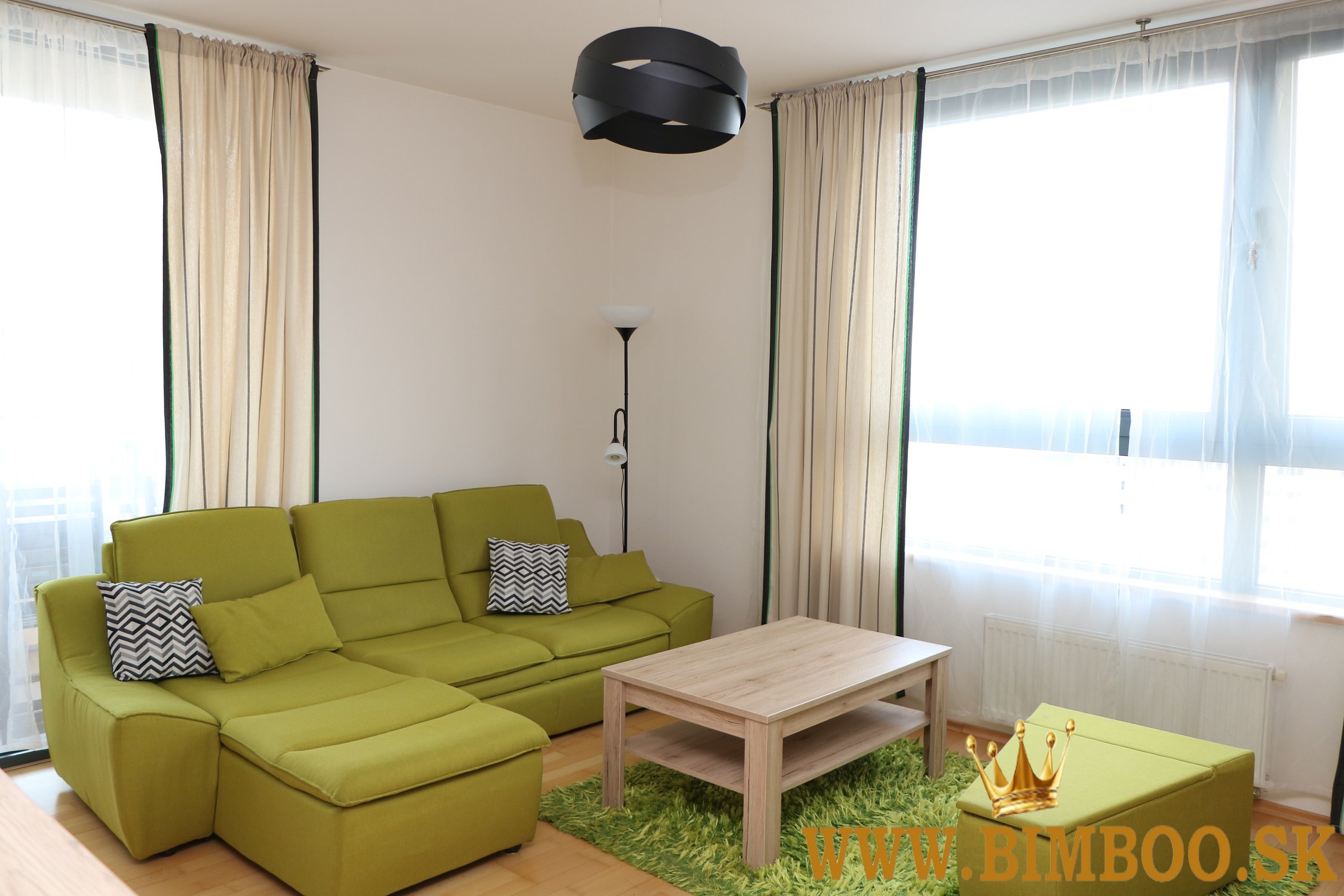 Prenájom luxusného 3-izbového bytu s loggiou a parkovaním 