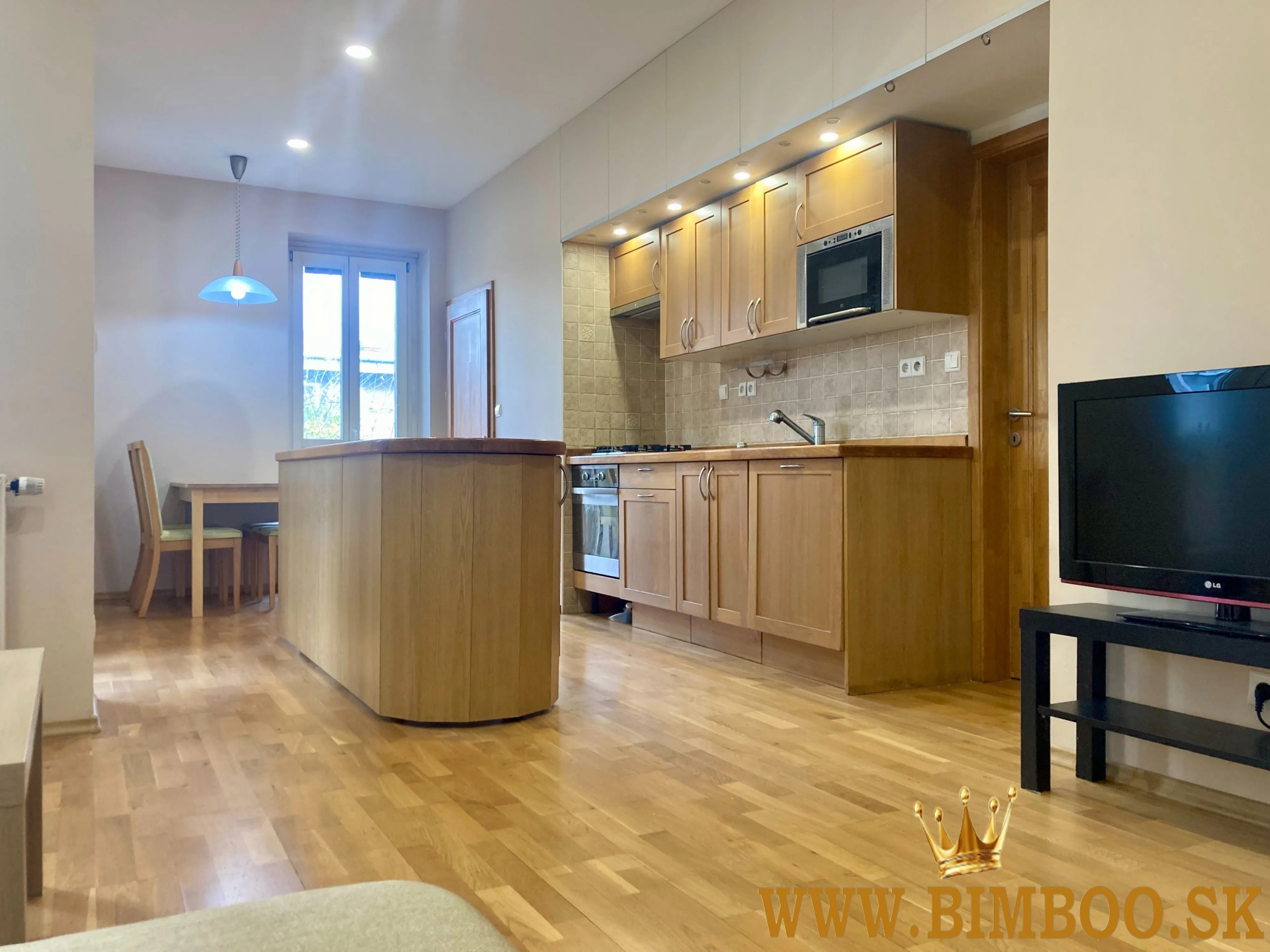 Prenájom 4-izbového bytu v centre – Šoltésovej ulica (