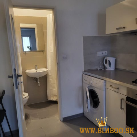 Prenájom garsónky v centre Bratislavy – oproti Eurovei 