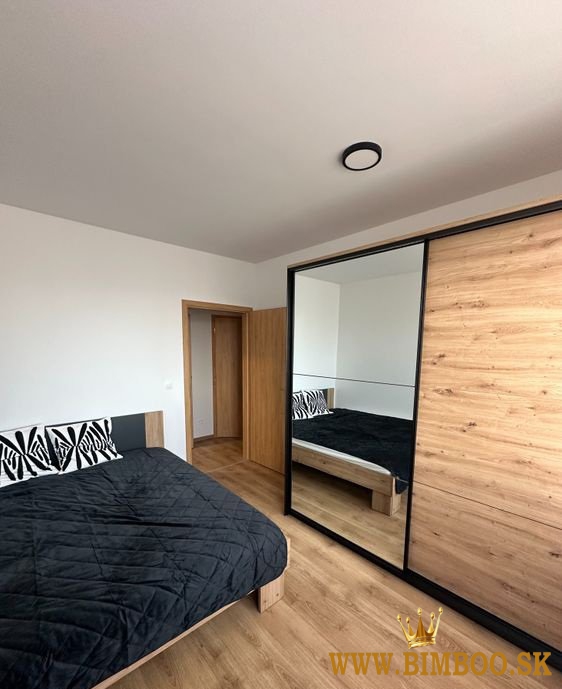 Exkluzívne Vám ponúkame na predaj pozemok na výstavbu rodinného domu s výmerou 684 m² v obci Hviezdo