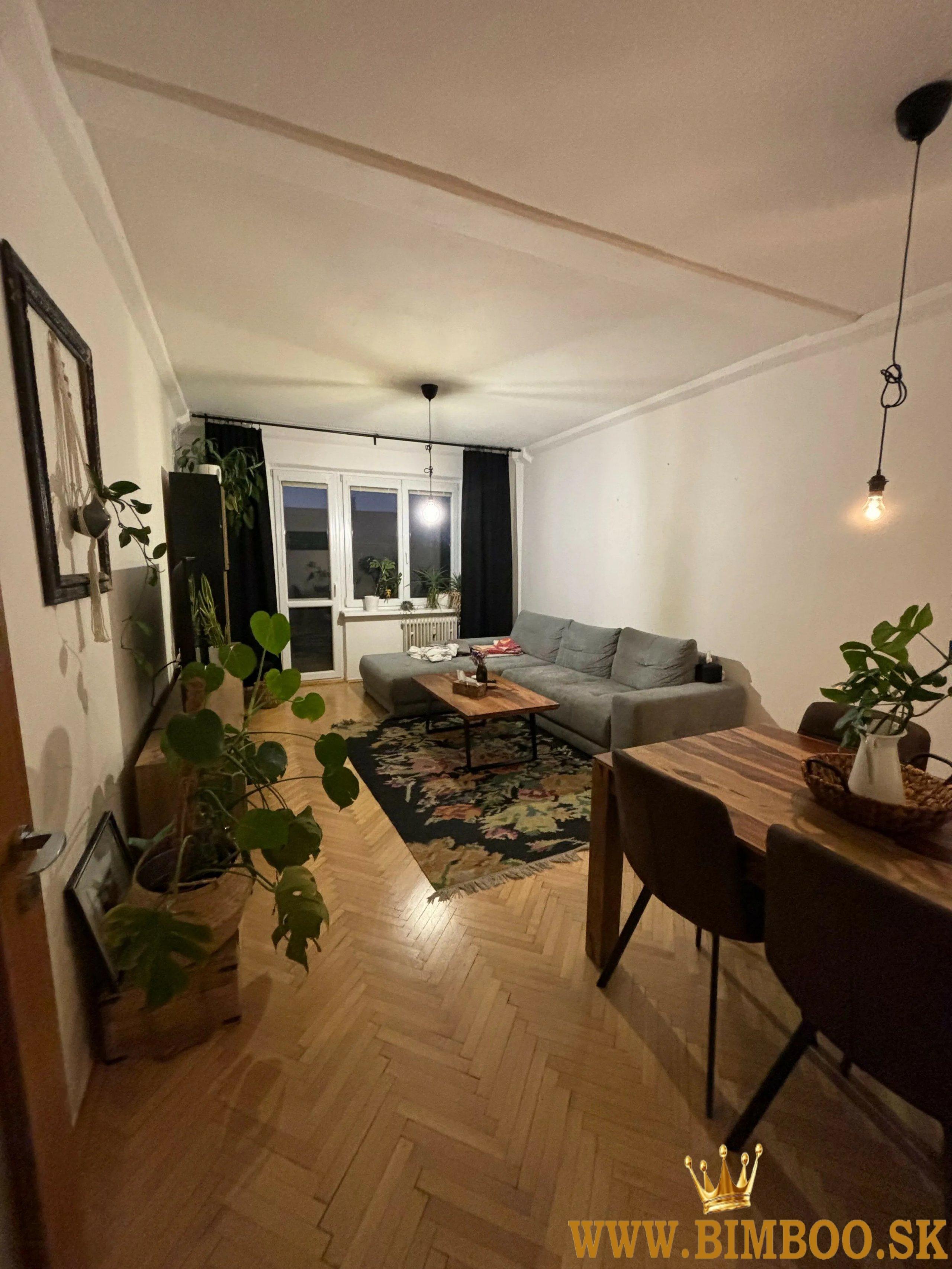  Prenájom zariadeného 3-izbového bytu s balkónom – Mesačná ulica