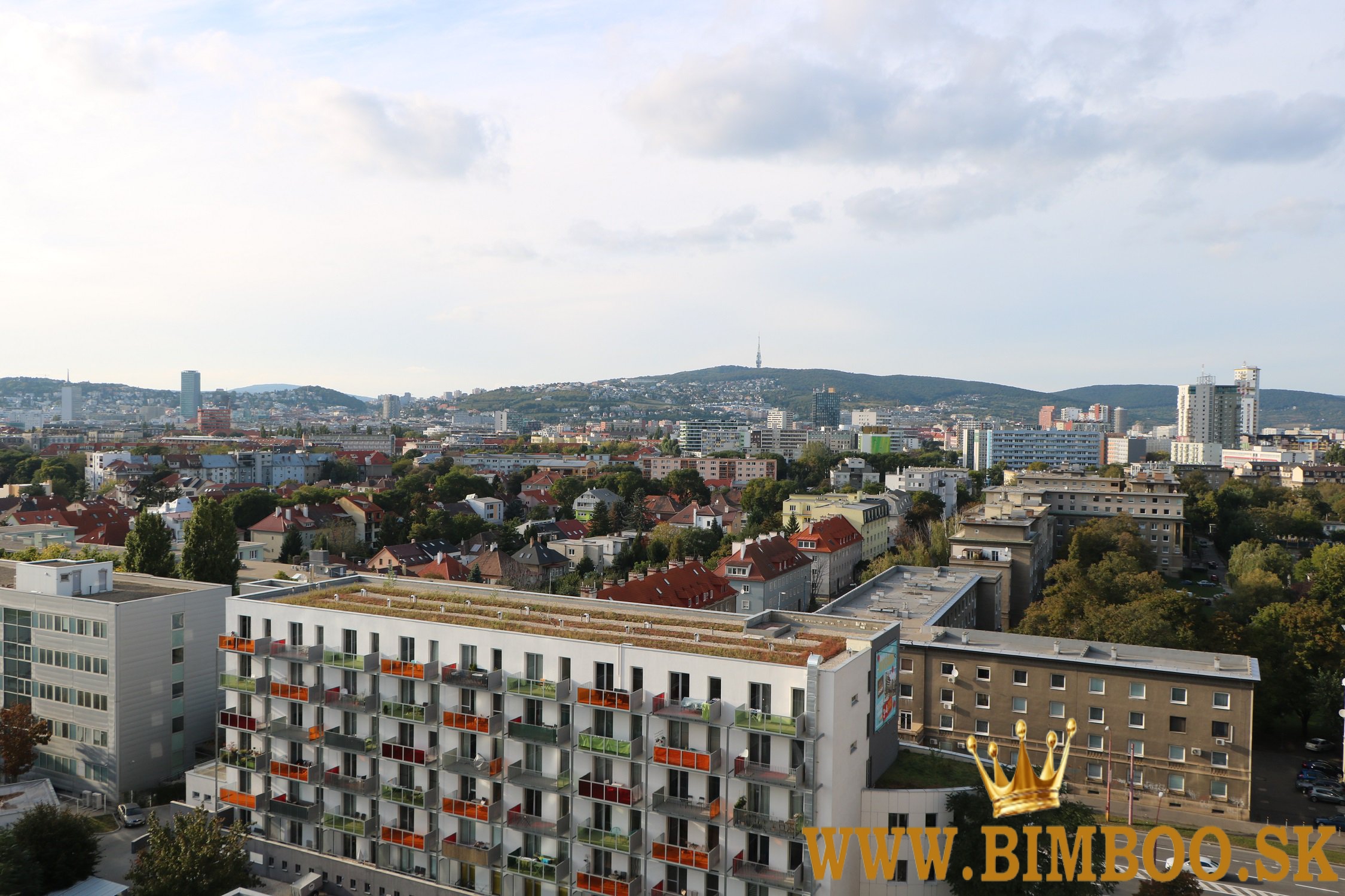  Prenájom zariadeného 3-izbového bytu s balkónom – Mesačná ulica