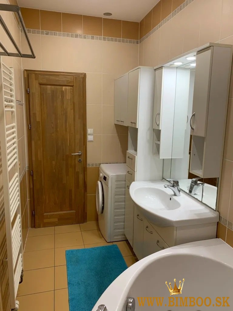 Prenájom 4-izbového bytu v centre – Šoltésovej ulica (