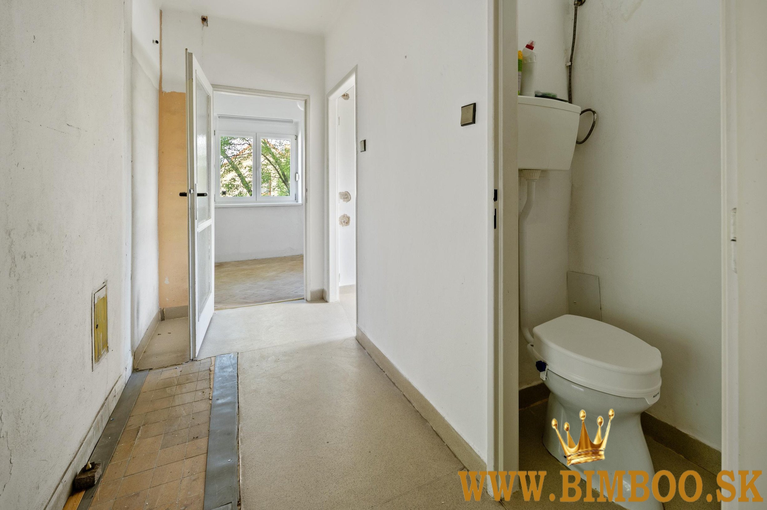 Na predaj 3-izbový byt s balkónom, pivnicou a samostatnou garážou 