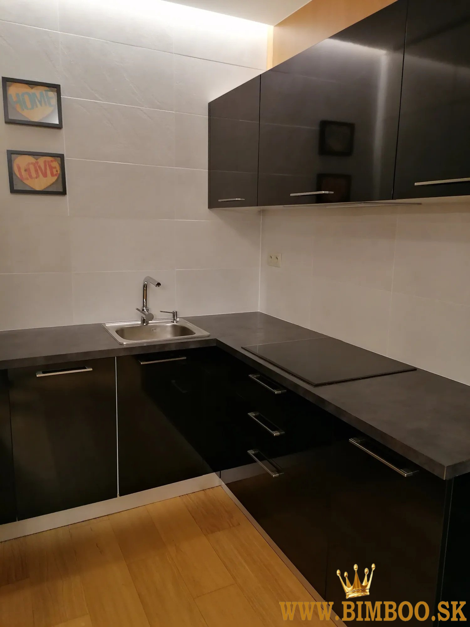  Luxusný 2-izbový byt s panoramatickým výhľadom v srdci Bratislavy 