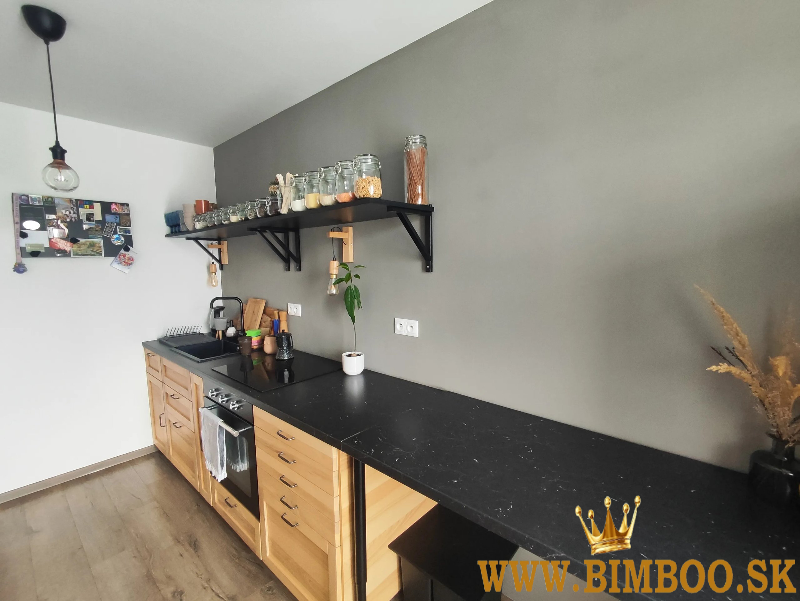  Moderný 1-izbový byt s balkónom, parkovaním a kobkou 